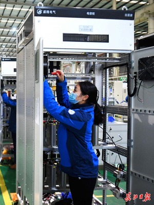 智能配電柜 訂單爭(zhēng)分奪秒的背后，是安全與效率的無(wú)聲守護(hù)者